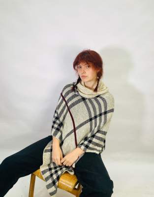Thumbnail 1 of 4