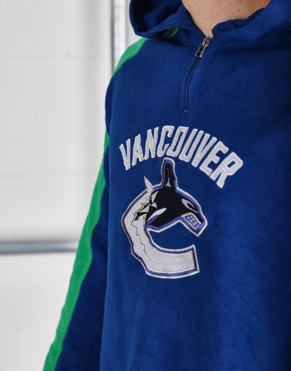 Vintage Size L NHL Vancouver canucks fleece hoodie in blue 0