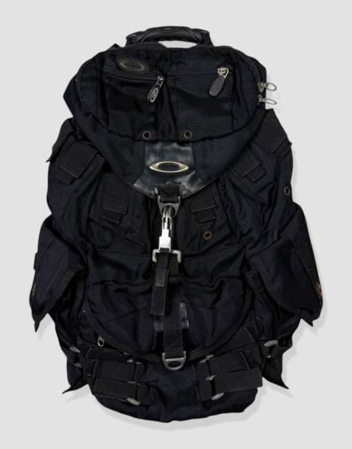 Vintage size L Oakley icon archive backpack in black