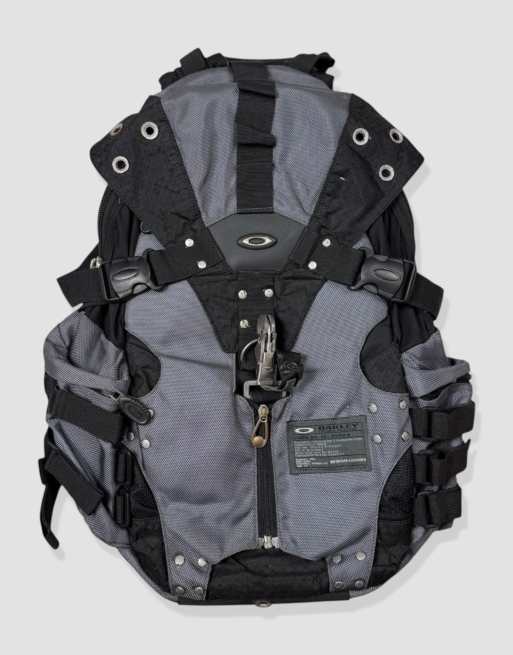 Vintage size L Oakley icon archive backpack in grey