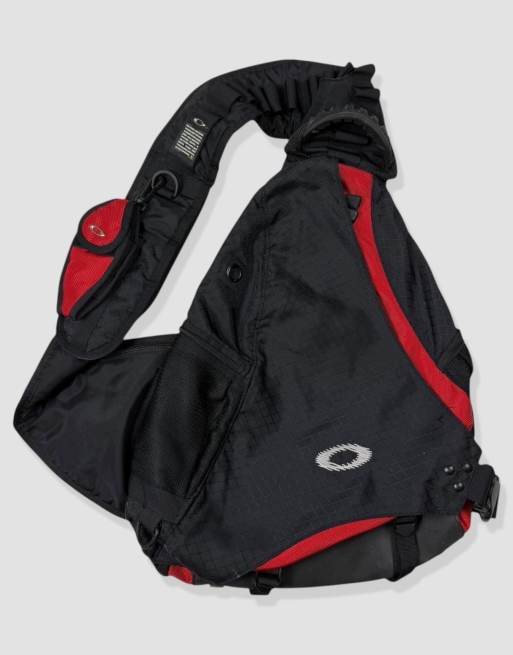 Vintage size L Oakley icon sling bag in black