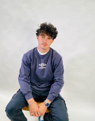 Thumbnail 1 of 4