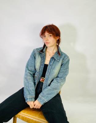 Thumbnail 1 of 4