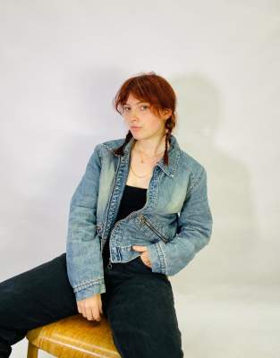 Thumbnail 3 of 4