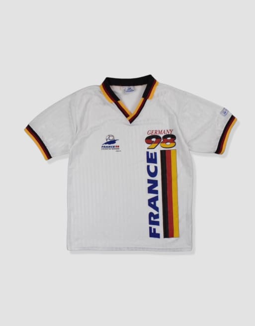 Vintage size M 1998 football Germany jersey t-shirt in white