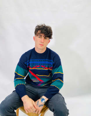 Thumbnail 1 of 4