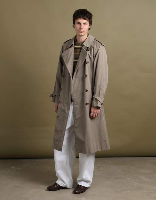 Vintage size M Burberrys trench coat in beige, 1 of 7