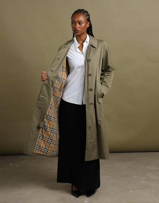 Vintage size M Burberrys trench coat in green, 2 of 7