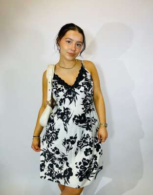  Vintage size m floral satin slip dress in multi in multi