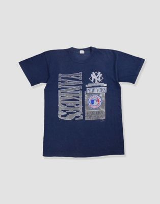 Vintage size m new york yankees t-shirt in navy