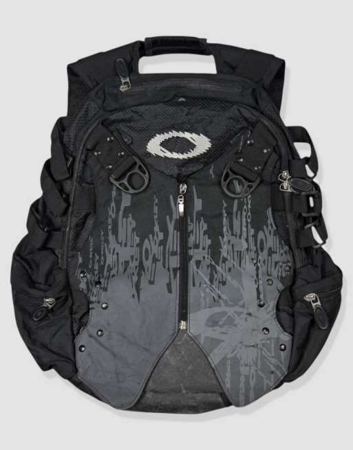 Vintage size M Oakley icon archive backpack in black