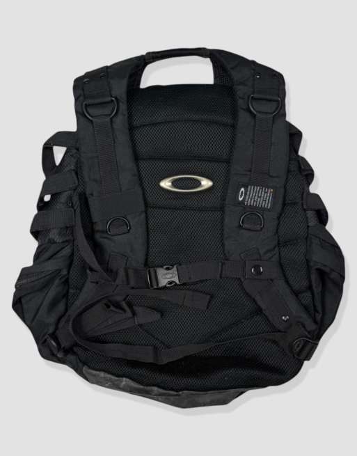 Vintage size M Oakley icon archive backpack in black | ASOS