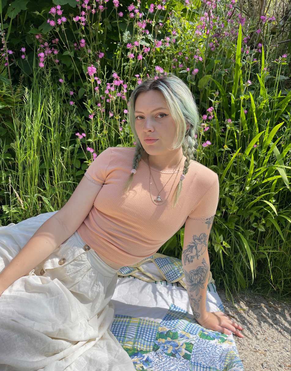 Vintage Size S y2k short sleeve cropped t-shirt in neutral