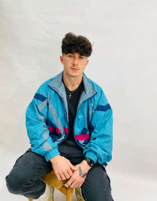 Thumbnail 1 of 4