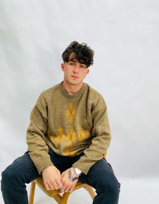 Thumbnail 2 of 4
