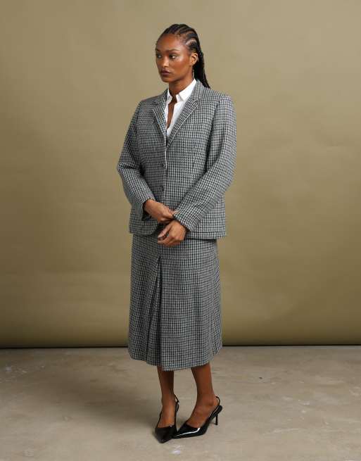 Vintage size XL Burberrys blazer and skirt set in grey, 1 of 7