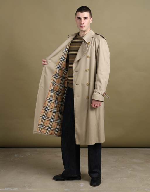 Vintage size XL Burberry's double breasted trench coat in beige, 2 of 6