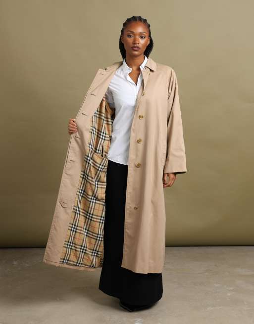 Vintage size XL Burberrys trench coat in beige, 2 of 7