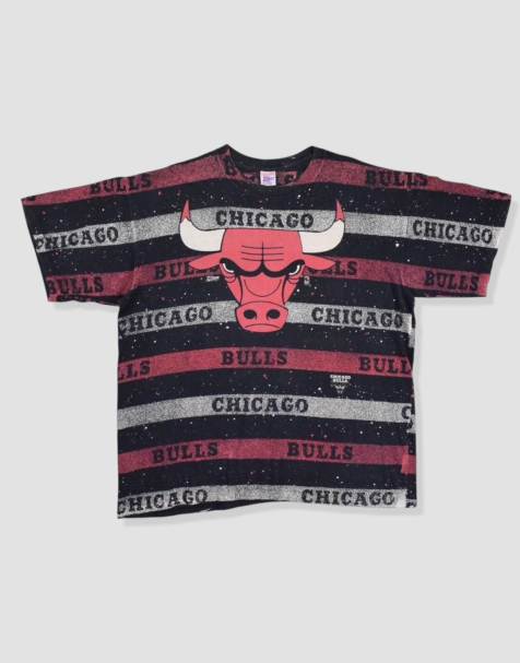 Vintage Size XL Chicago Bulls T-Shirt in Black - view 1
