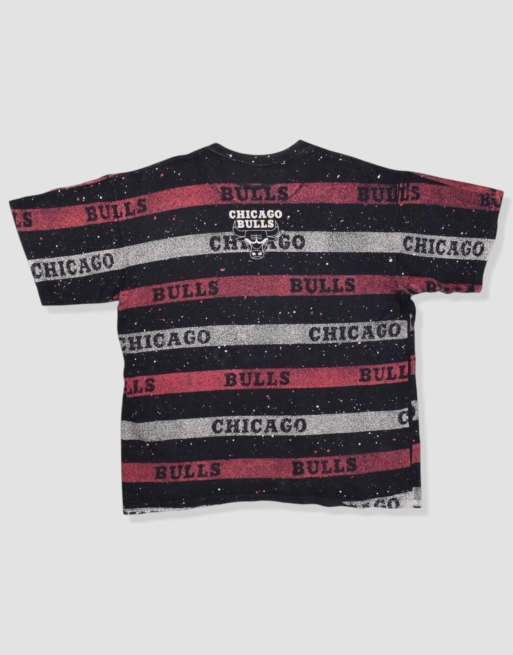 Vintage Size XL Chicago Bulls T-Shirt in Black, 2 of 4