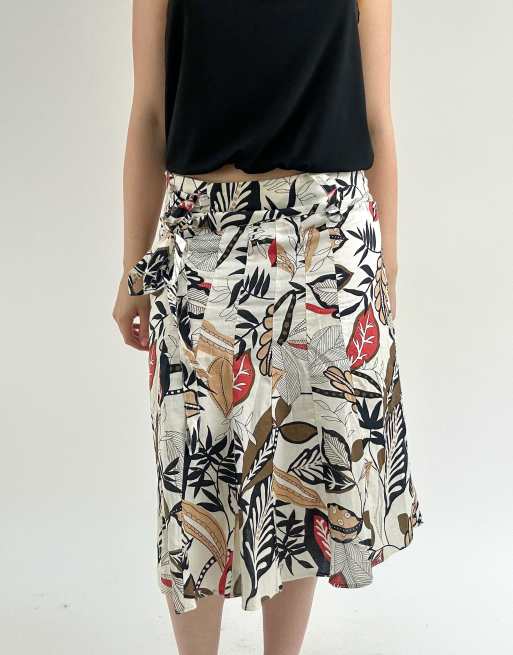 Vintage small botanical print midi skirt in white and multicolour, 1 of 4