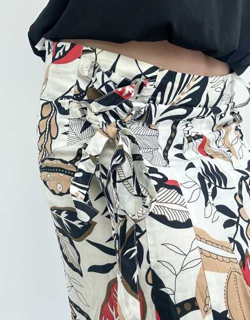 Vintage small botanical print midi skirt in white and multicolour, 3 of 4