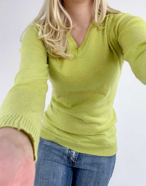 Vintage small V-neck knit jumper in yellow, 3 of 4