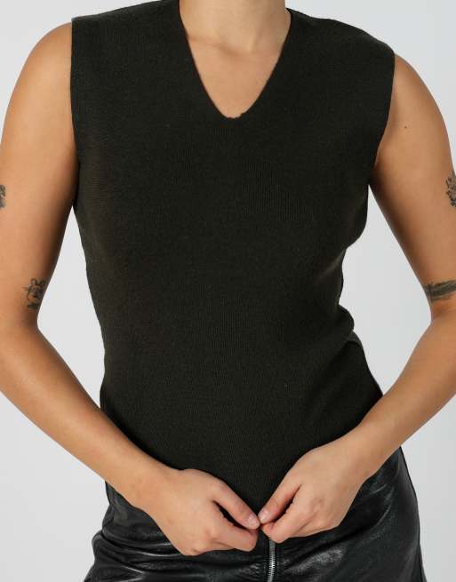Vintage Stefanel S knitted vest in dark green, 4 of 4