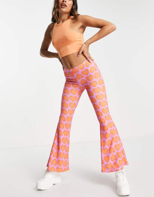 Vintage Supply - Flares met stretch en retro hartenprint in roze