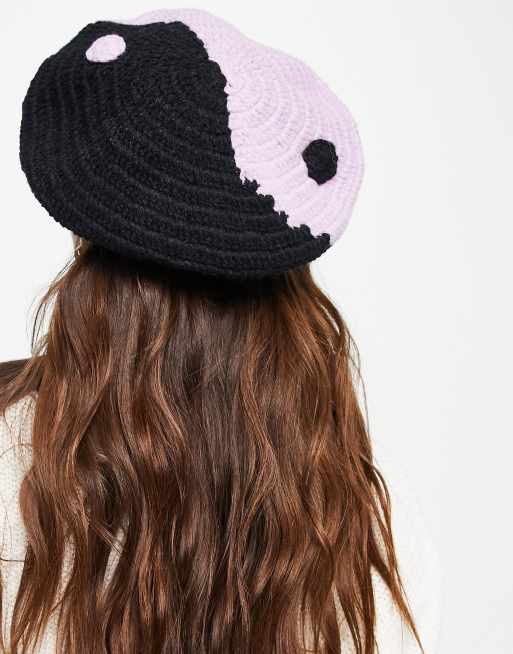 Vintage Supply – Liliowy beret szydełkowany ze wzorem yin i yang