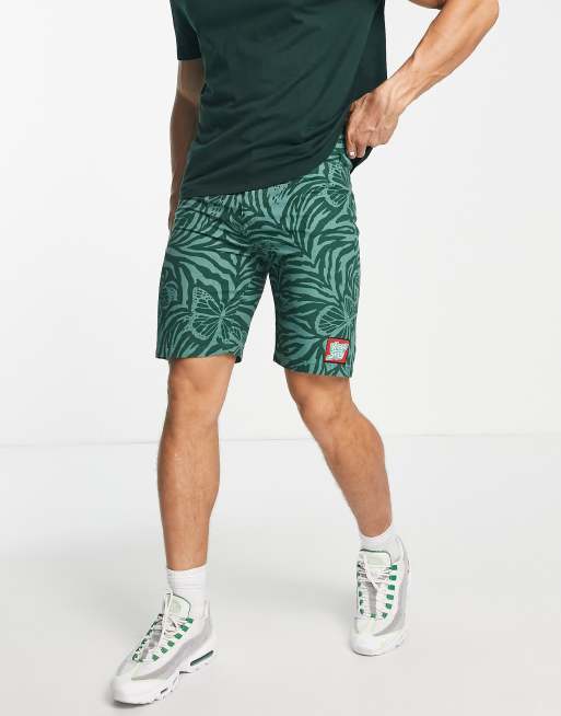 Vintage Supply - Short met vlinderprint in groene over-dye