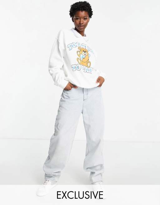 Vintage Supply – Sweatshirt in Weiß mit Kragenverzierung und Teddybär-Print