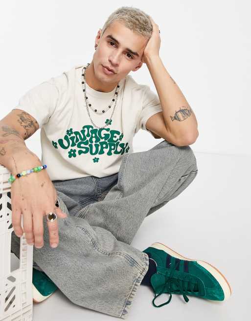 Vintage Supply – T-Shirt in gebrochenem Weiß mit geblümtem Logoprint