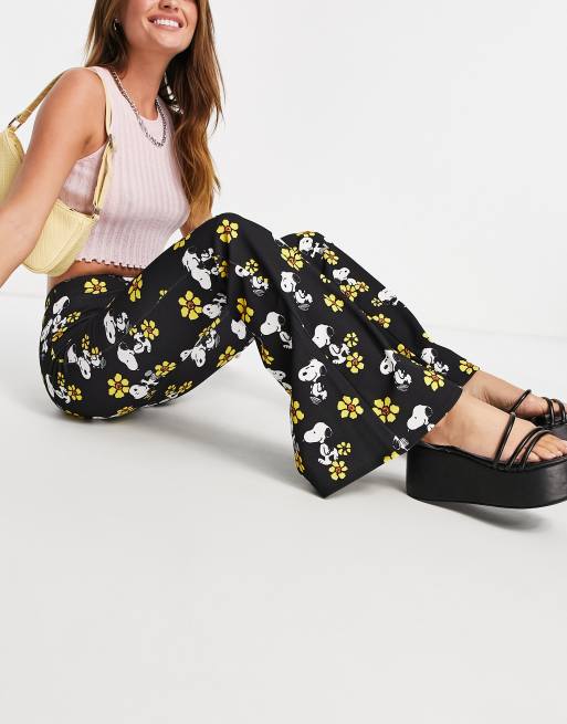 Vintage Supply x Peanuts - Flare-broek met Snoopy-print en bloemenprint in zwart