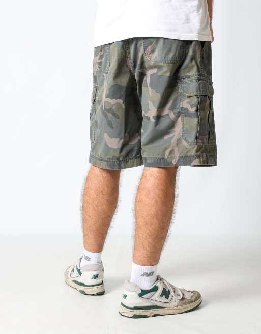 Vintage The North Face camouflage 34x22 canvas cargo shorts in dark green, 2 of 4