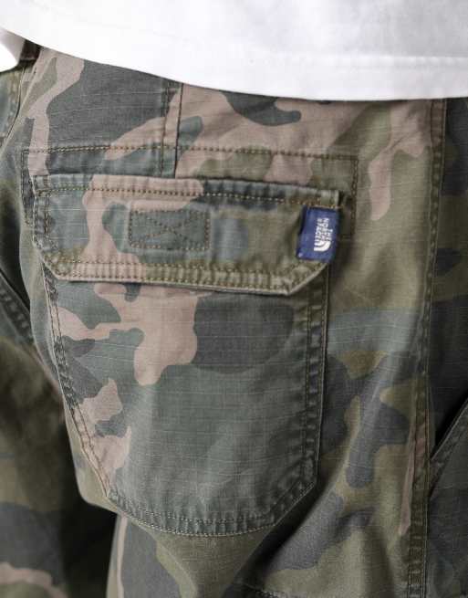 Vintage The North Face camouflage 34x22 canvas cargo shorts in dark green, 4 of 4