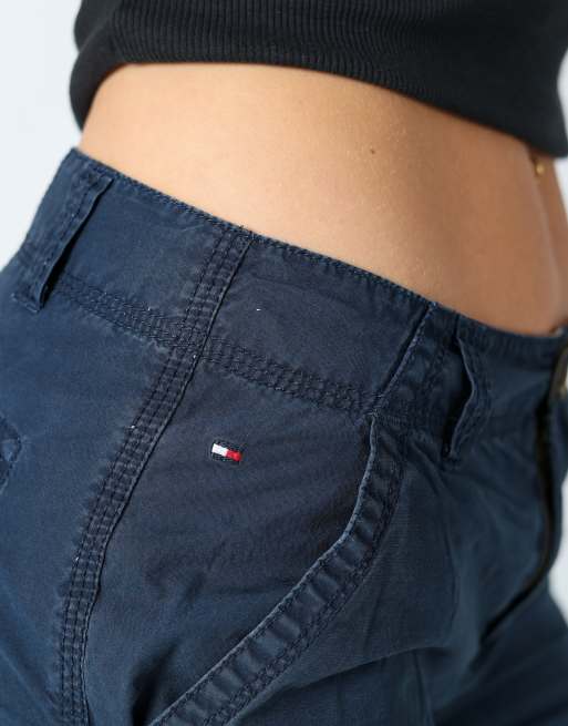 Vintage Tommy Hilfiger 28x21 canvas cargo shorts in navy blue, 4 of 4