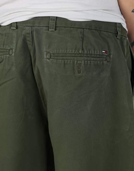 Vintage Tommy Hilfiger 36x28 canvas cargo shorts in dark green, 4 of 4