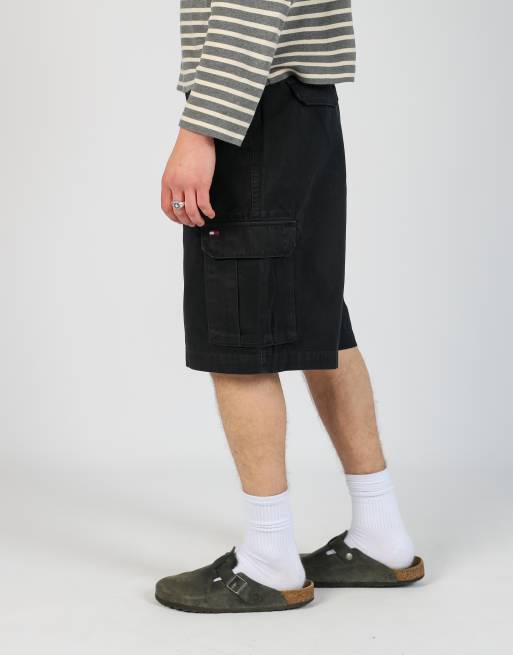 Vintage Tommy Hilfiger 38x23 canvas cargo shorts in black, 2 of 4