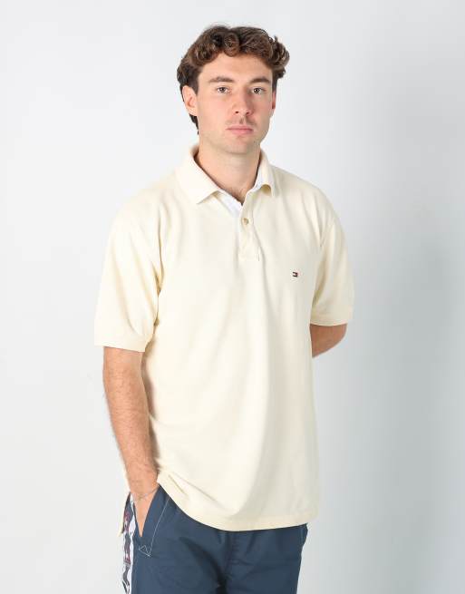 Vintage Tommy Hilfiger l t-shirt in yellow