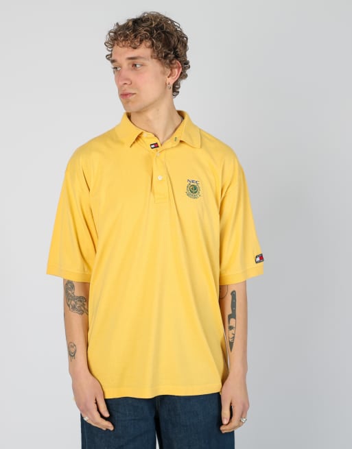 Vintage Tommy Hilfiger l t-shirt in yellow