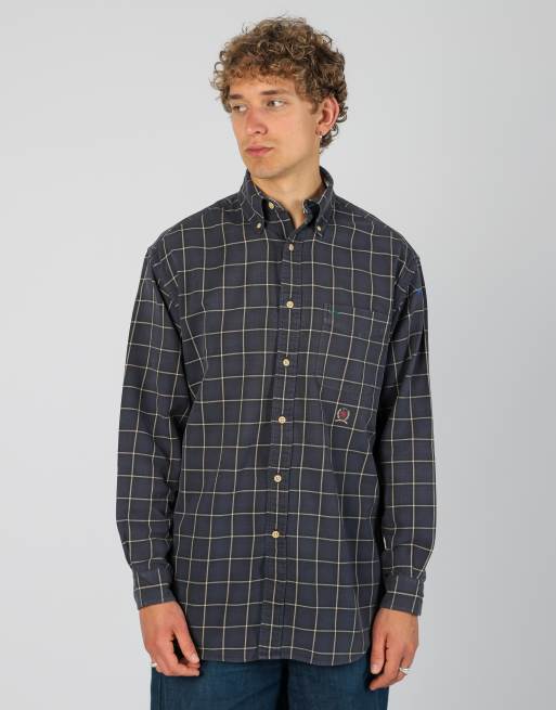 Vintage Tommy Hilfiger m long sleeve shirt in navy blue