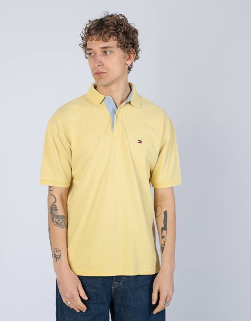 Vintage Tommy Hilfiger m t-shirt in yellow