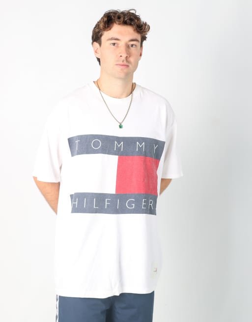 Vintage Tommy Hilfiger xl t-shirt in white