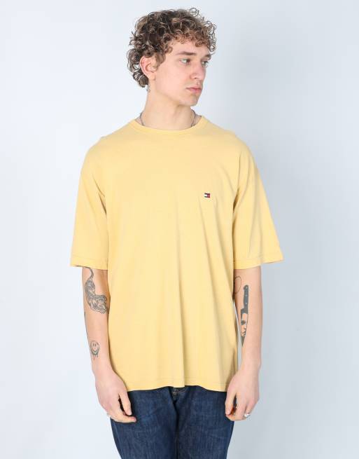 Vintage Tommy Hilfiger xl t-shirt in yellow