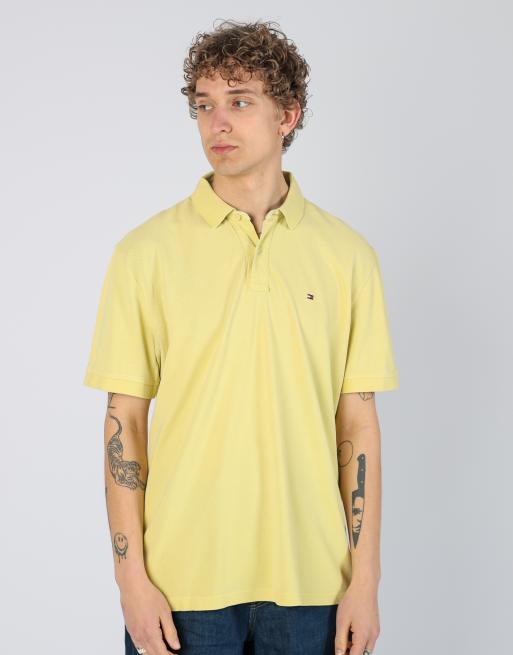 Vintage Tommy Hilfiger xl t-shirt in yellow