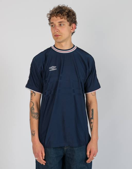 Vintage Umbro l t-shirt in navy blue