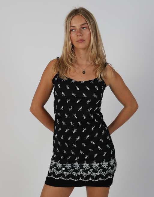 Vintage Unbranded S cami in black, 3 of 4