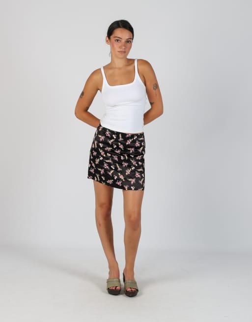 Vintage Unbranded S woven mini skirt in black, 1 of 4