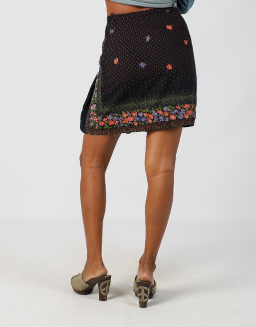 Vintage Unbranded XS woven mini skirt in black, 4 of 4